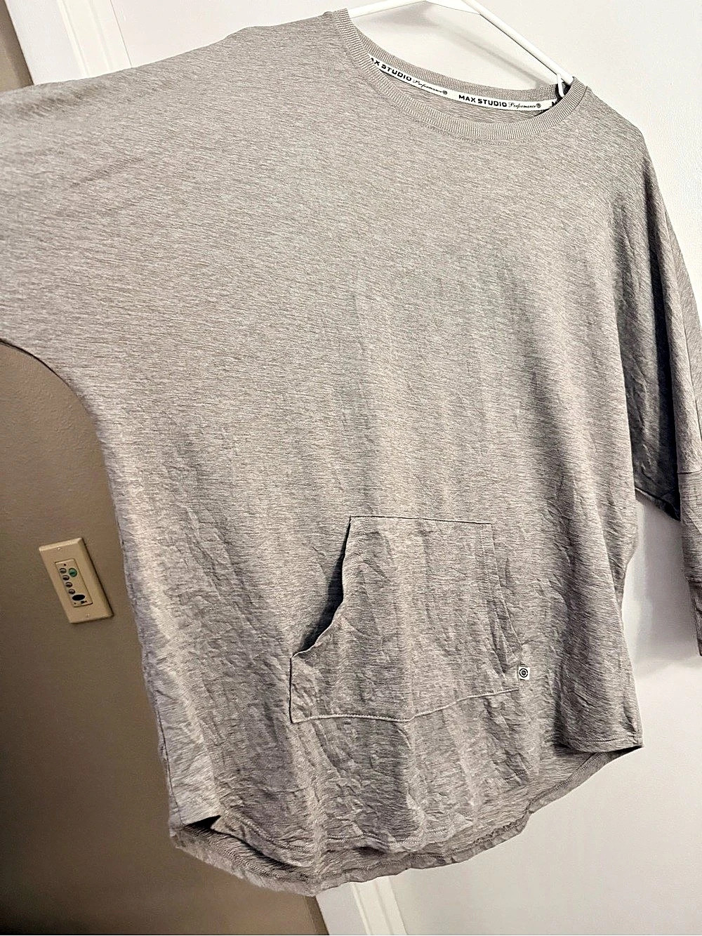 Max Studio Performance Heather Grey Dolman Sleeve Kangaroo Pocket Top Pocket Top